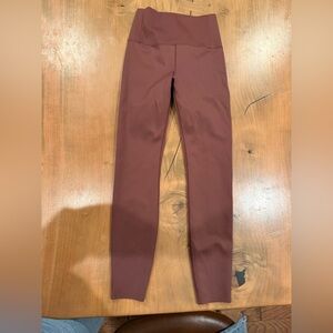 Vuori LIKE NEW Burgundy High-Waisted Leggings
